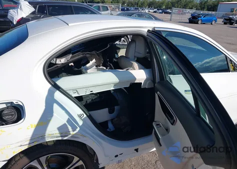 2025 Mercedes-Benz C 300 z USA, uszkodzony, nr VIN W1KAF4GB4SR276705